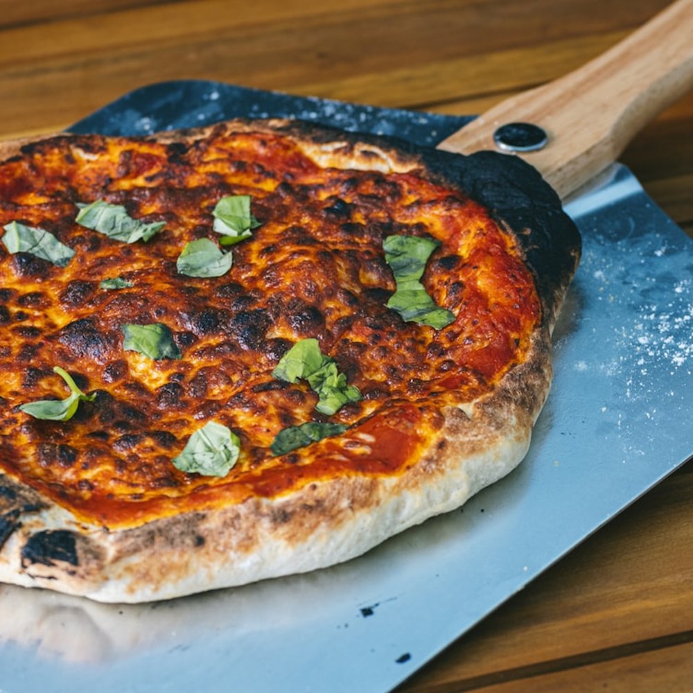 Classic marinara pizza with tomato and garlic